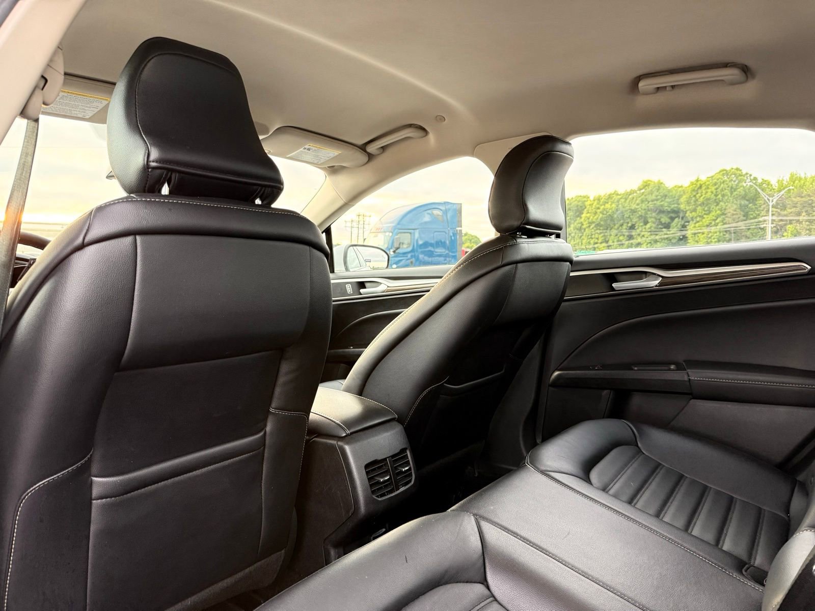 Used 2018 Ford Fusion SE w/ Equipment Group 602A FWD image 16