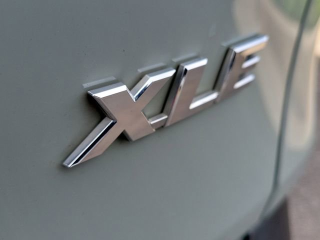 Used 2021 Toyota RAV4 XLE Premium FWD image 8