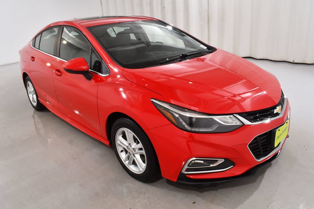 Used 2017 Chevrolet Cruze LT w/ Sun And Sound Package FWD image 5
