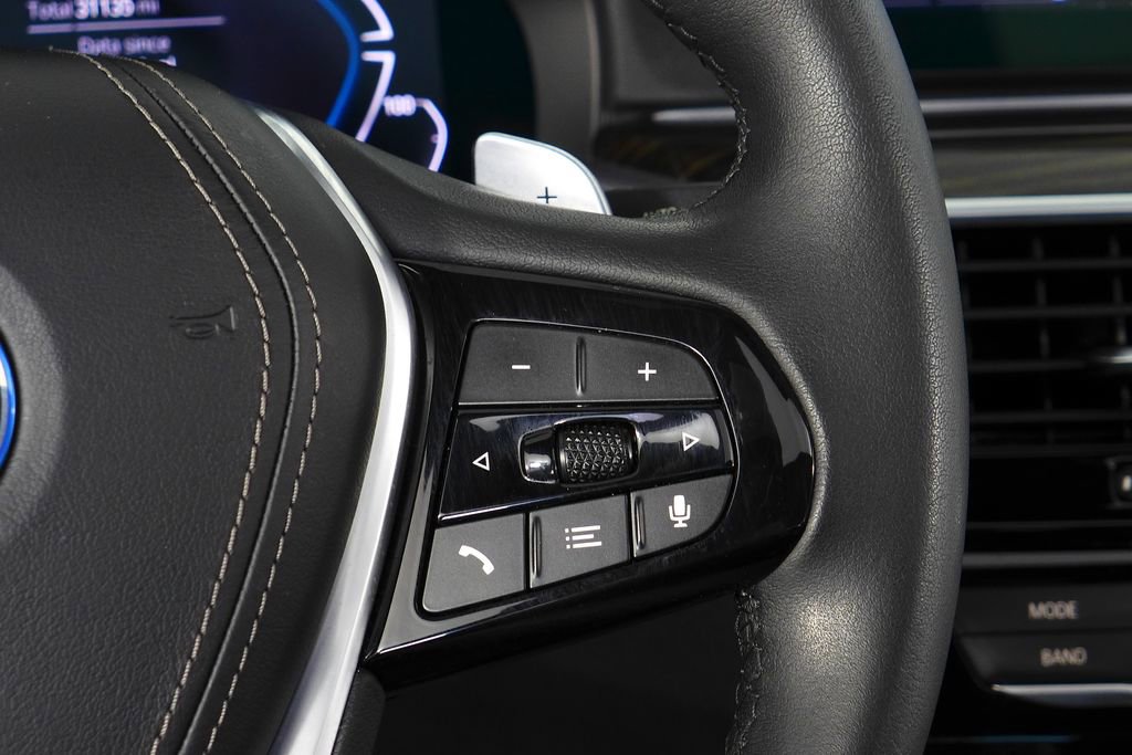 Certified 2022 BMW 530e w/ Convenience Package image 28