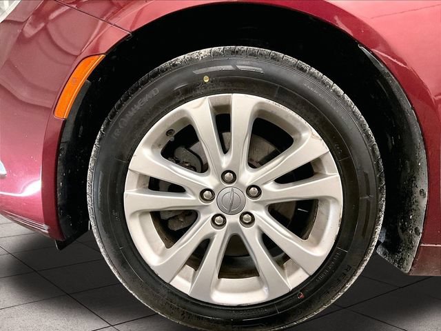 Used 2015 Chrysler 200 Limited FWD image 9