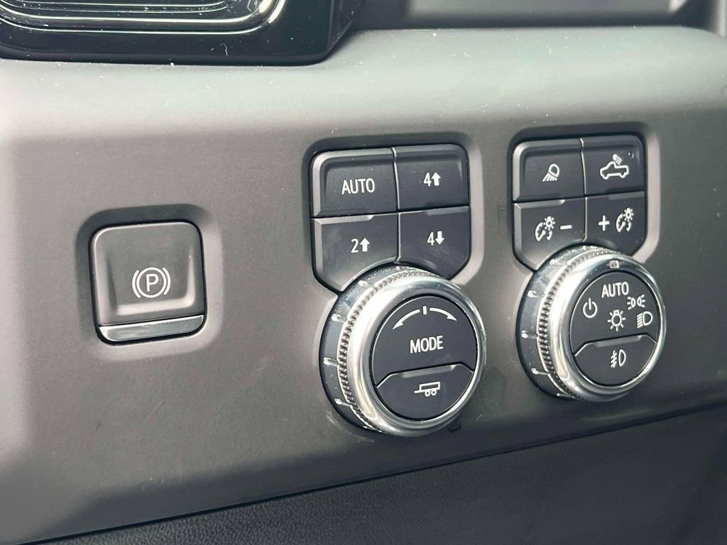 Used 2023 GMC Sierra 1500 AT4 w/ Technology Package AWD/4WD image 24