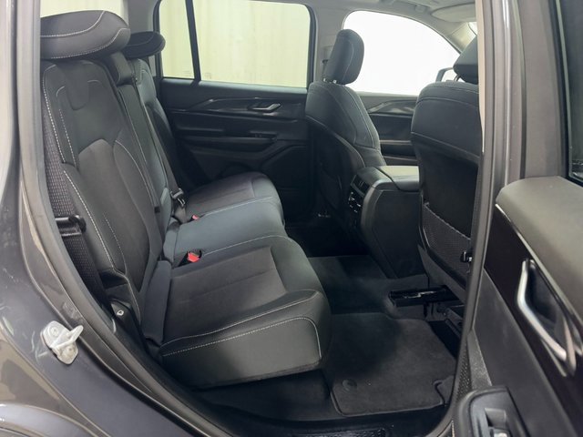 Used 2023 Jeep Grand Cherokee Laredo w/ Luxury Tech Group I image 36