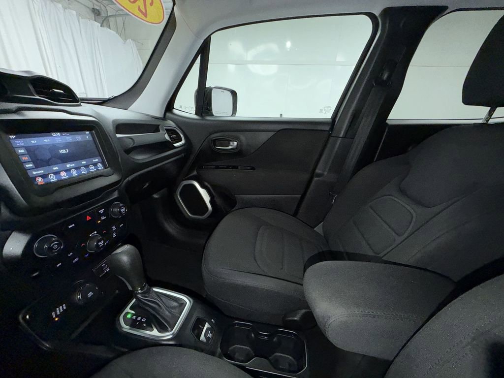 Used 2021 Jeep Renegade Latitude image 4