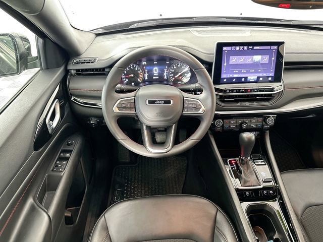 Used 2025 Jeep Compass Trailhawk image 10