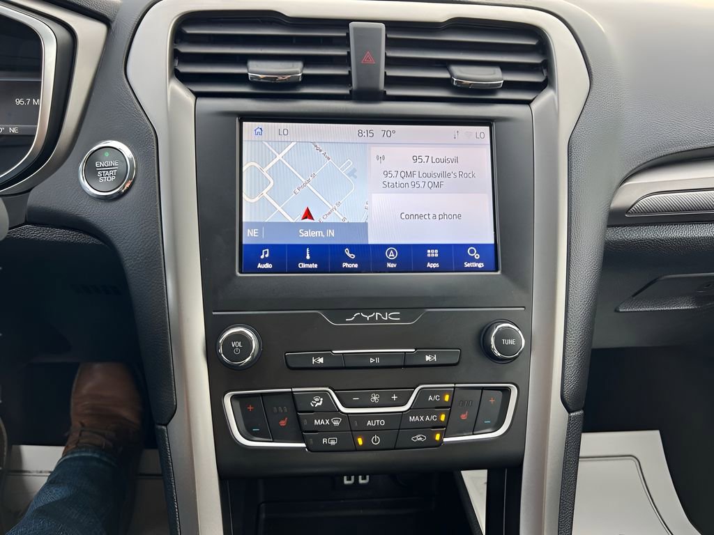 Used 2020 Ford Fusion SE AWD/4WD image 22
