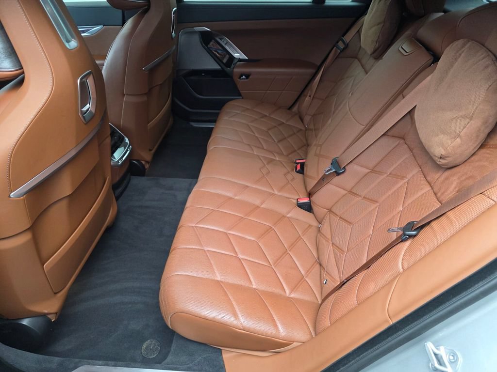 Certified 2023 BMW i7 xDrive60 AWD/4WD image 14