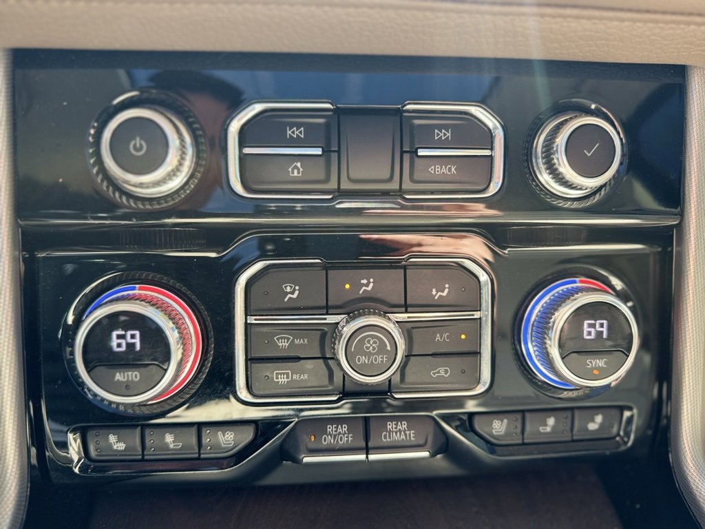 Used 2021 GMC Yukon XL Denali w/ Denali Premium Package image 17