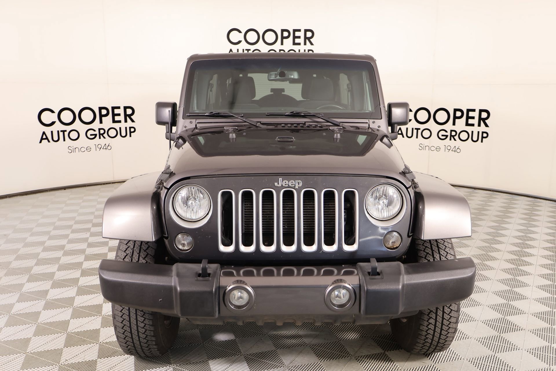 Used 2016 Jeep Wrangler Unlimited Sahara w/ Max Tow Package image 8