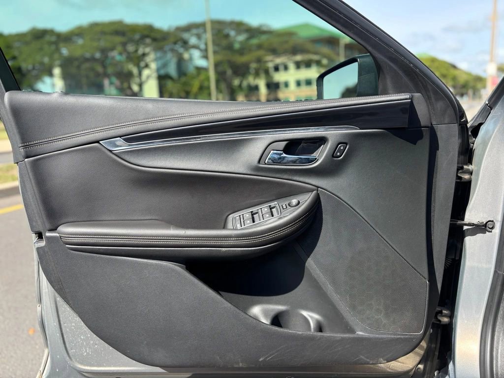 Used 2017 Chevrolet Impala LT w/ Convenience Package image 13