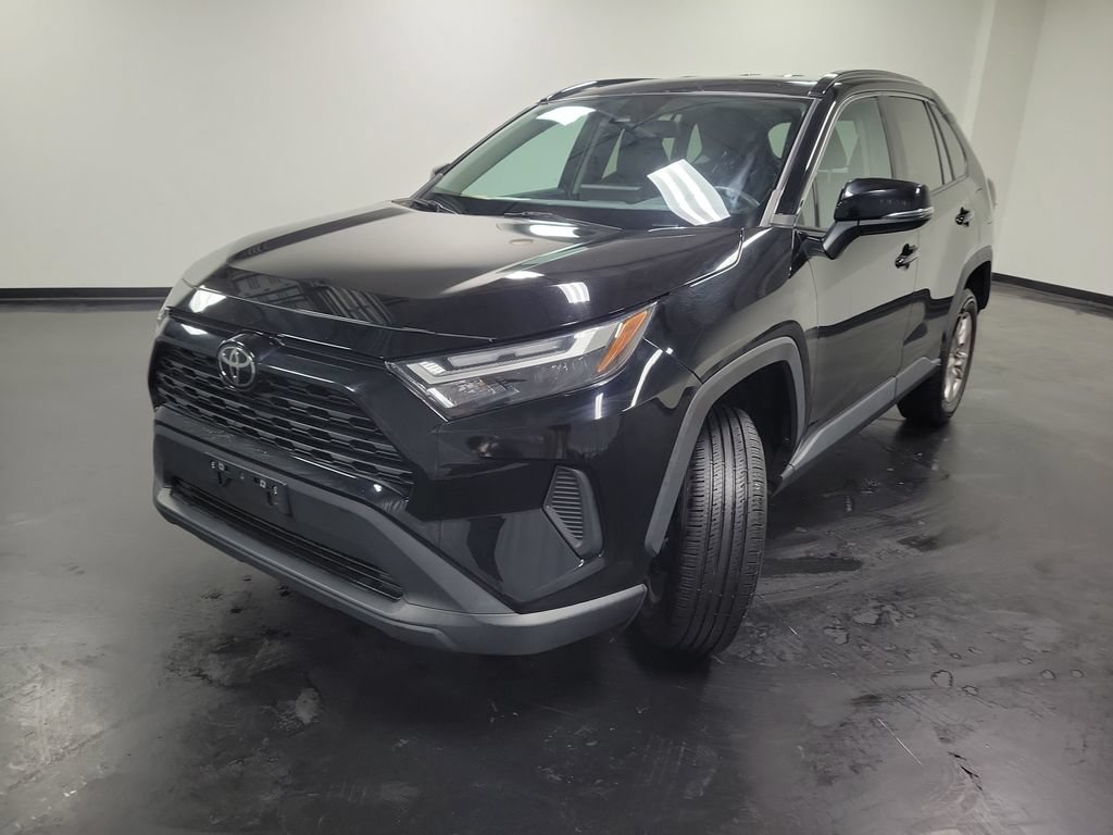 Used 2022 Toyota RAV4 XLE AWD/4WD image 4