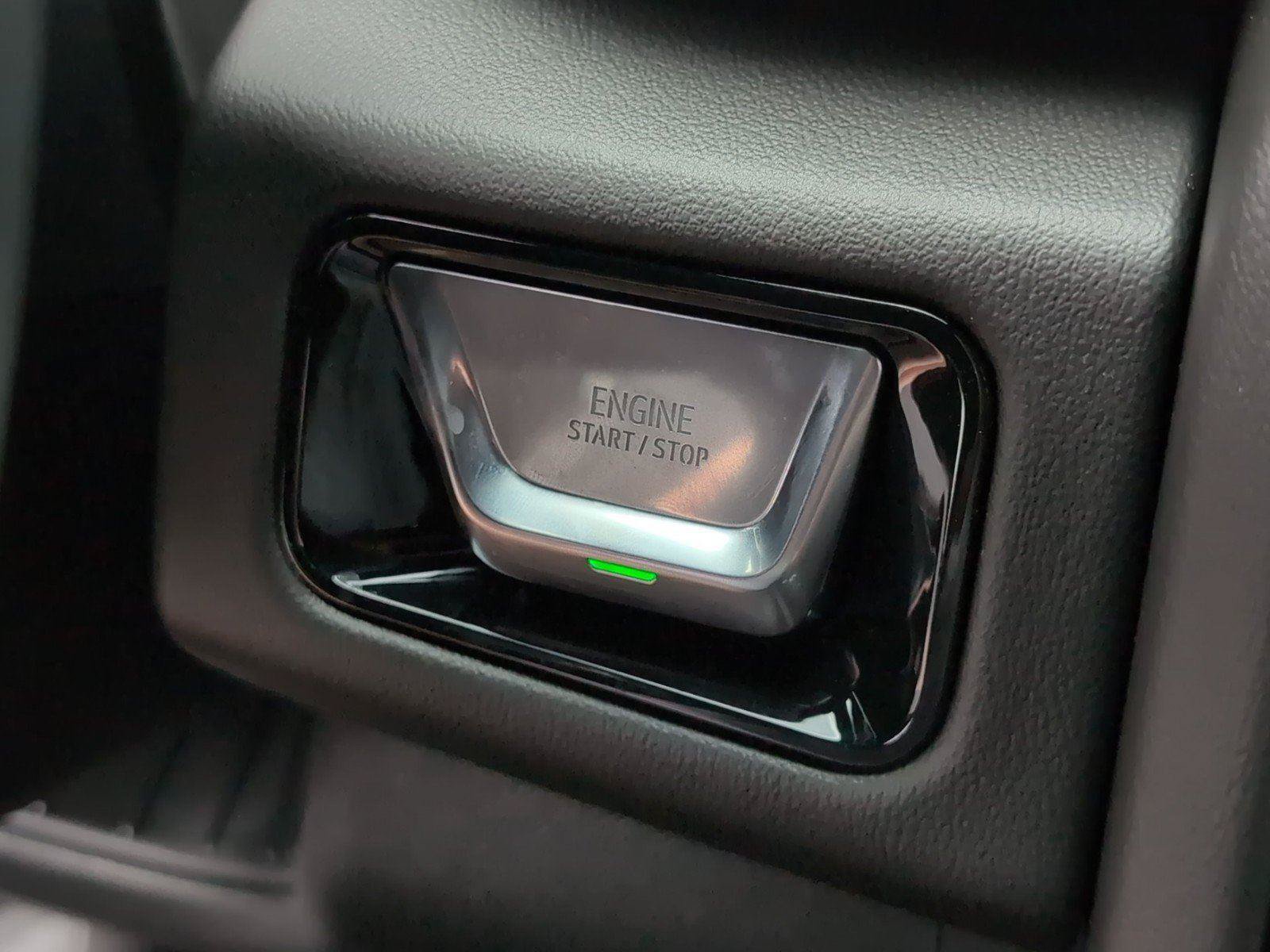 New 2026 GMC Yukon XL AT4 w/ AT4 Premium Plus Package AWD/4WD image 26