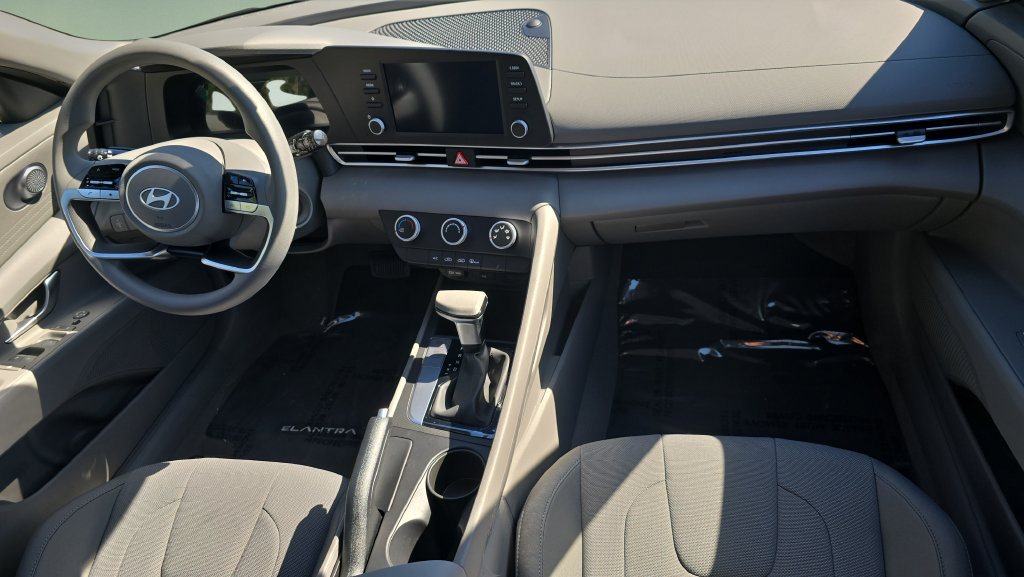 New 2026 Hyundai Elantra SE FWD image 18