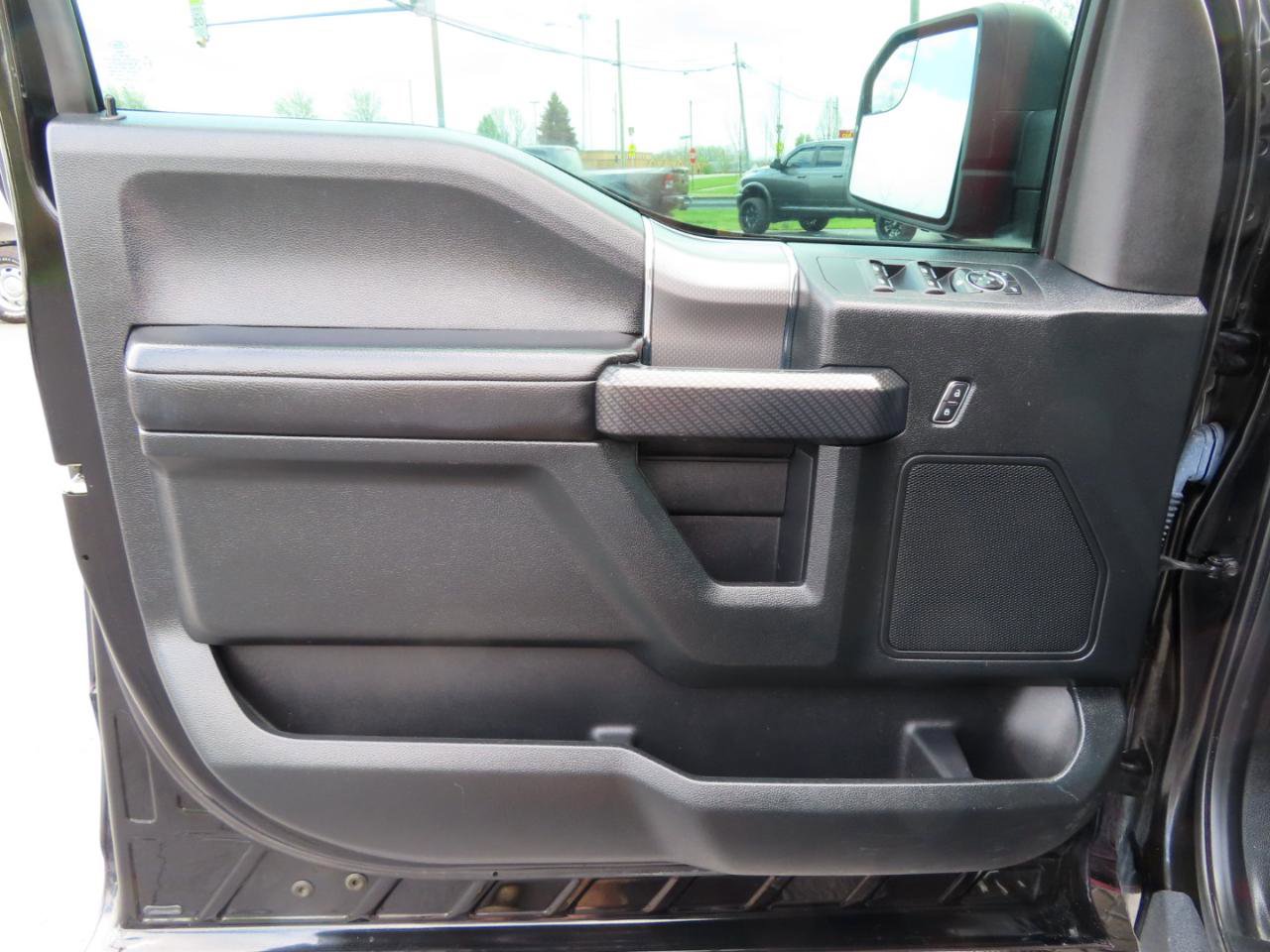 Used 2016 Ford F150 XLT w/ Equipment Group 302A Luxury AWD/4WD image 25