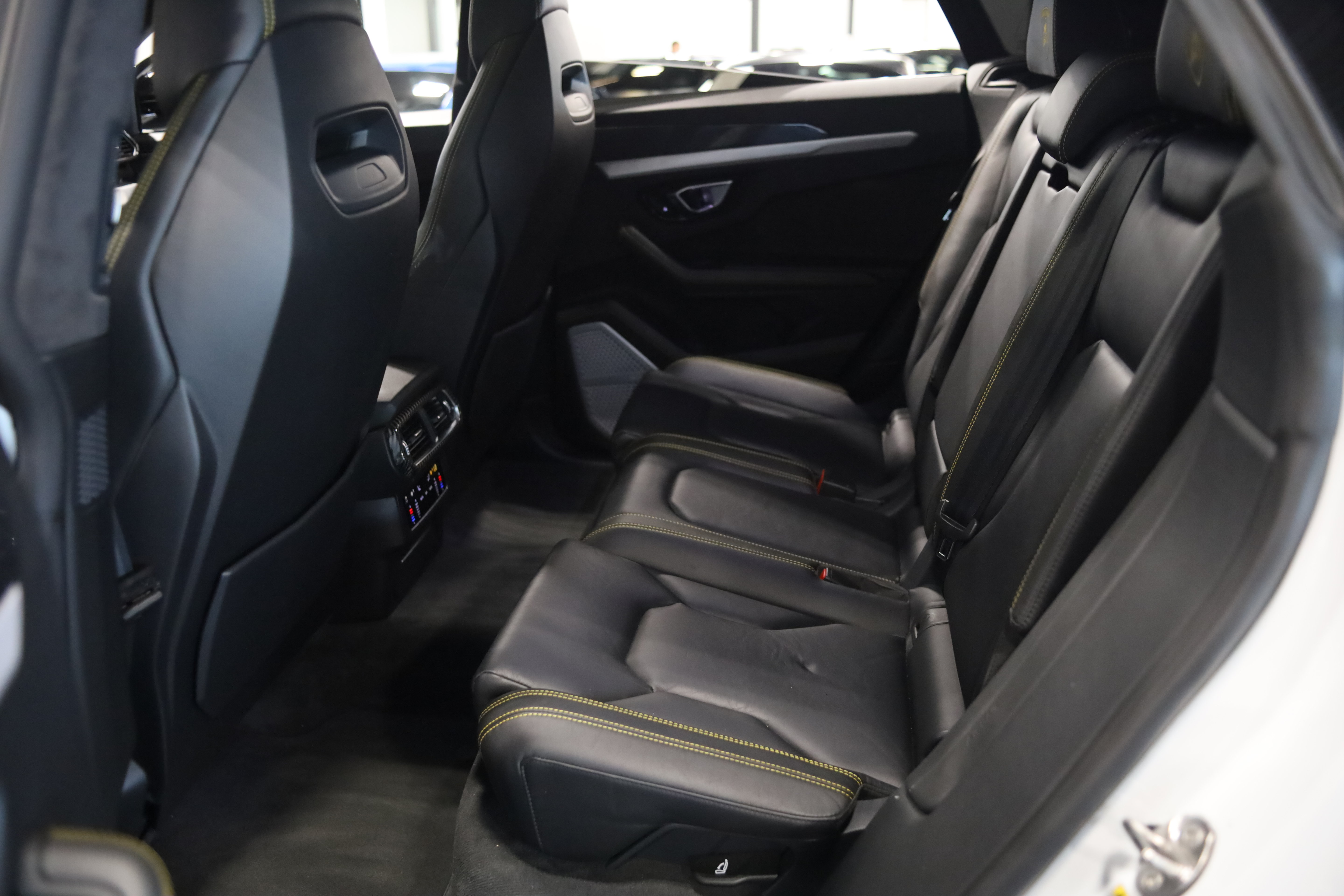 Used 2019 Lamborghini Urus AWD/4WD image 39