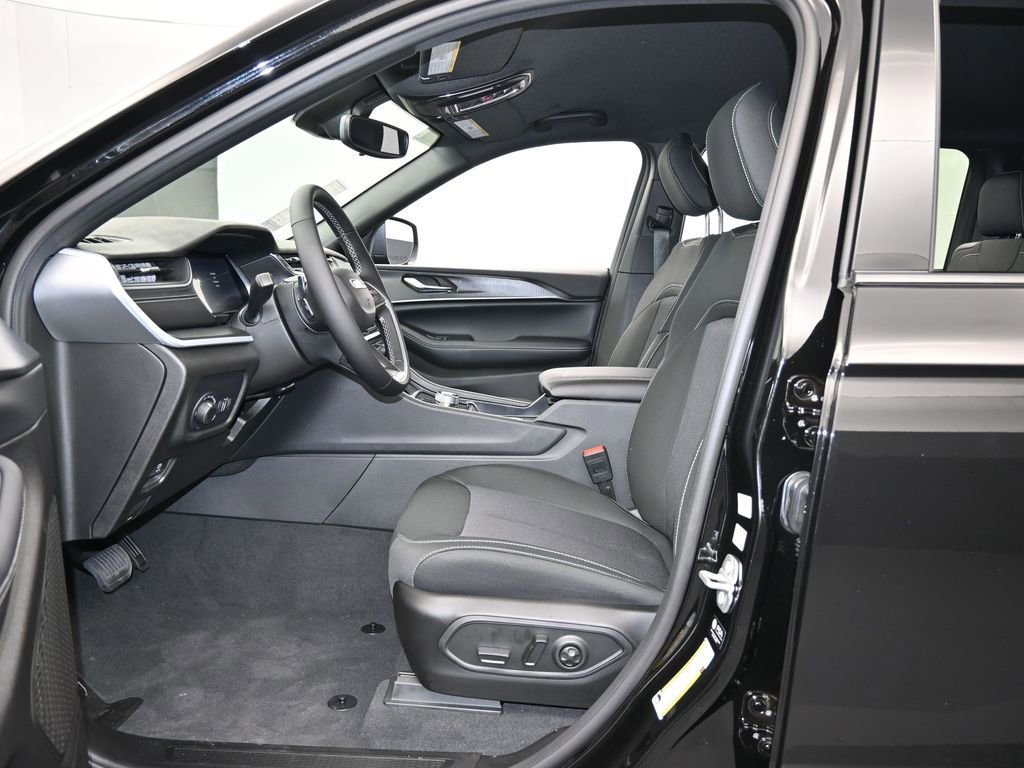 Used 2024 Jeep Grand Cherokee L Laredo w/ Luxury Tech Group I image 10