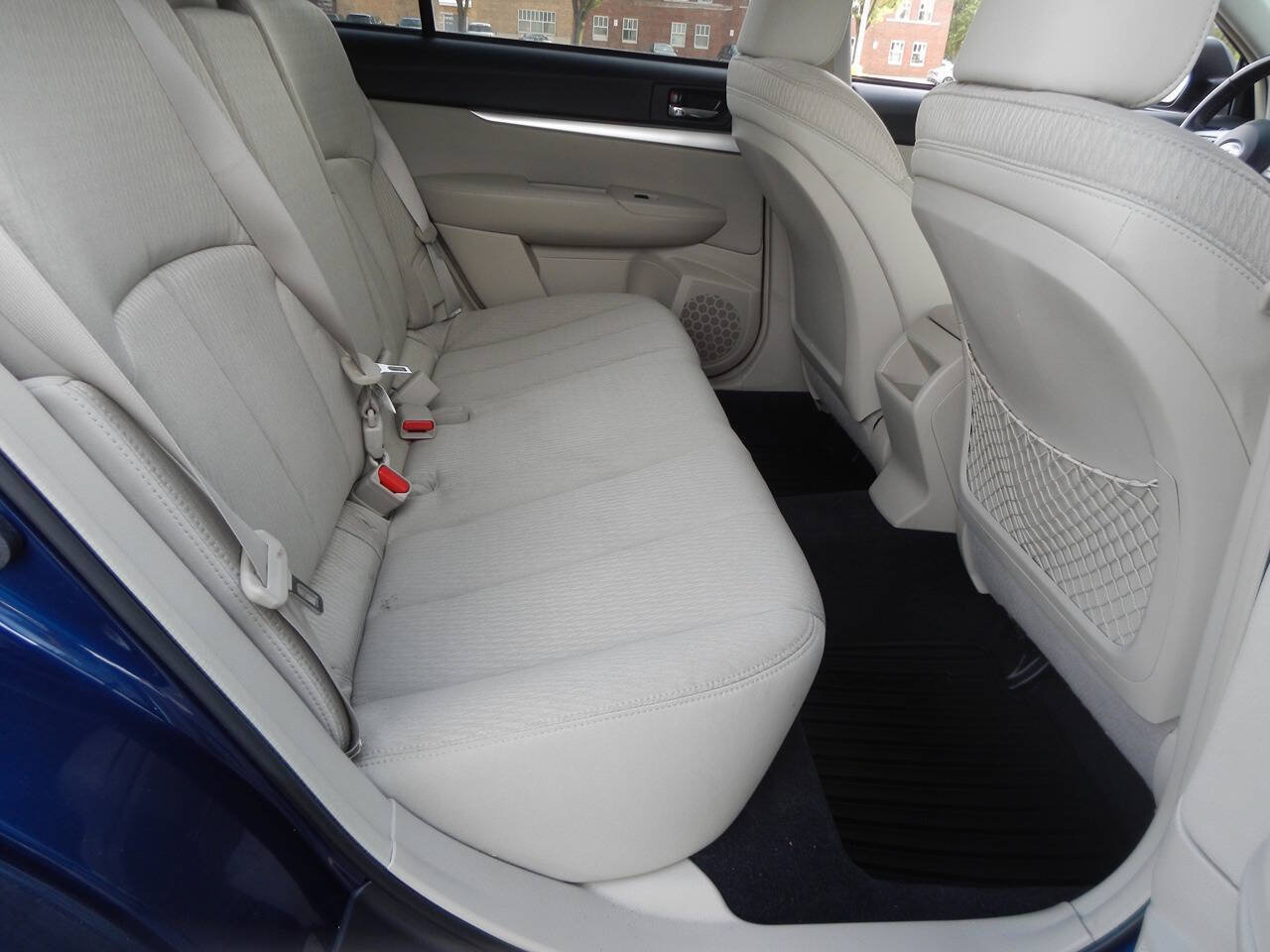Used 2011 Subaru Outback 2.5i Premium w/ All-Weather Pkg AWD/4WD image 31