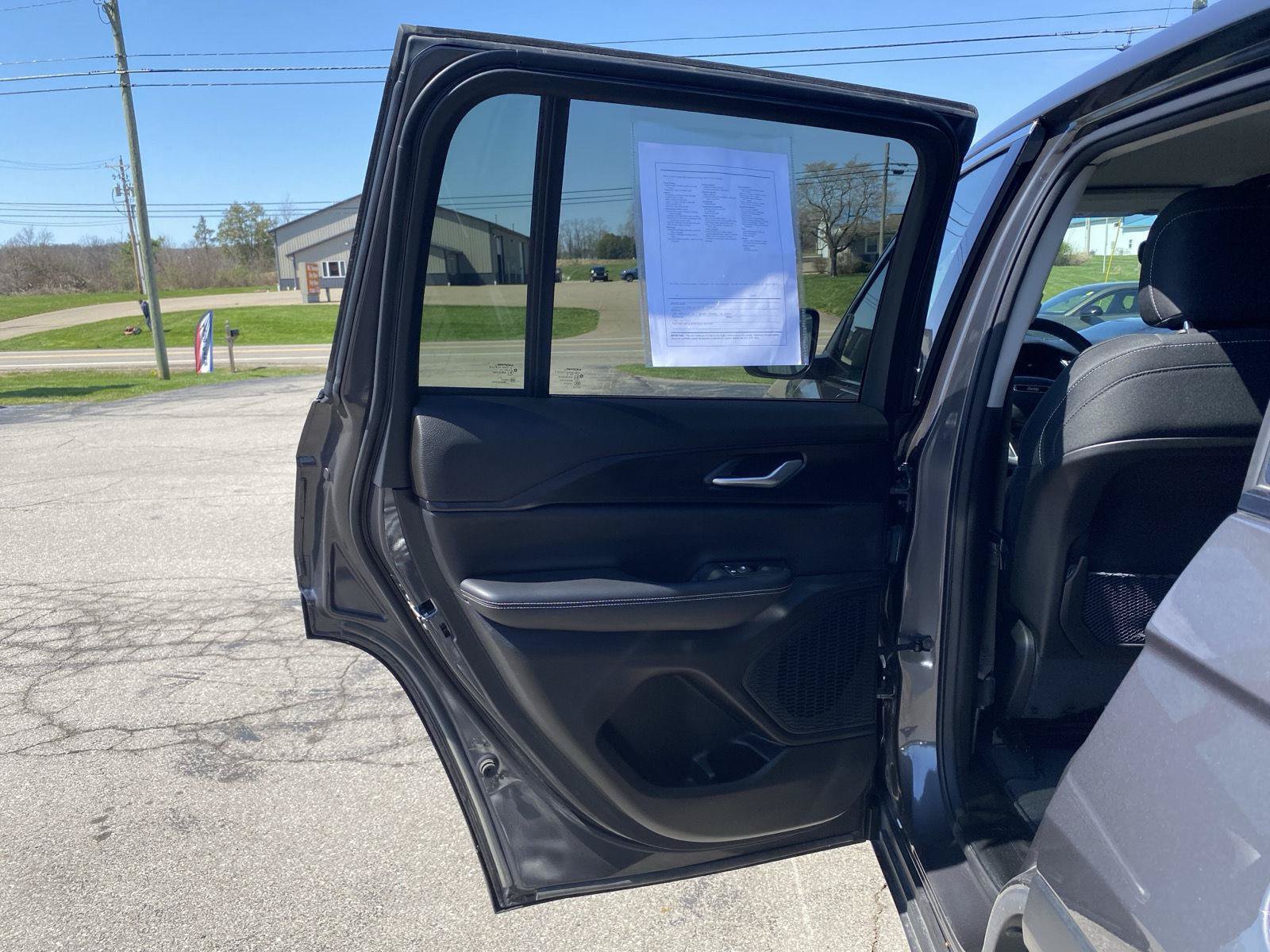 Used 2023 Jeep Grand Cherokee Laredo AWD/4WD image 29