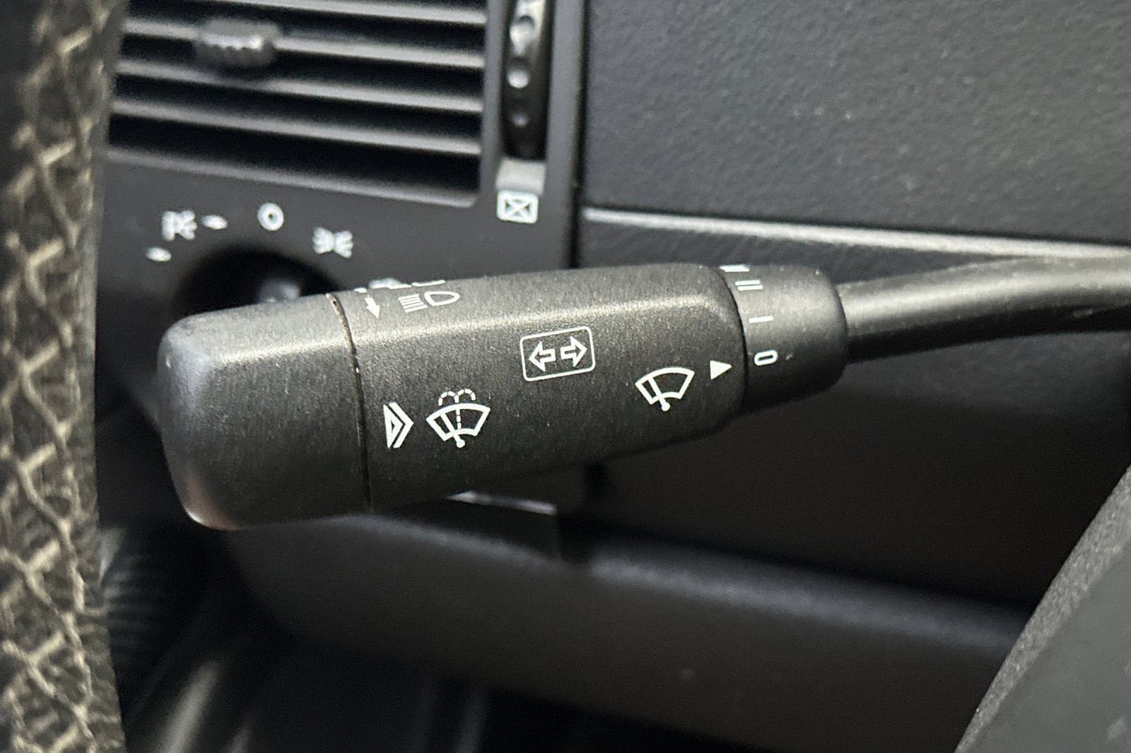 Used 2005 Chrysler Crossfire SRT-6 image 23