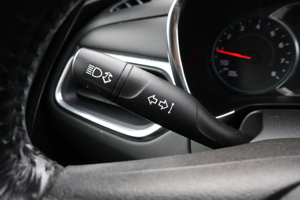 Used 2019 Chevrolet Equinox LT w/ Sun & Navigation Package FWD image 21