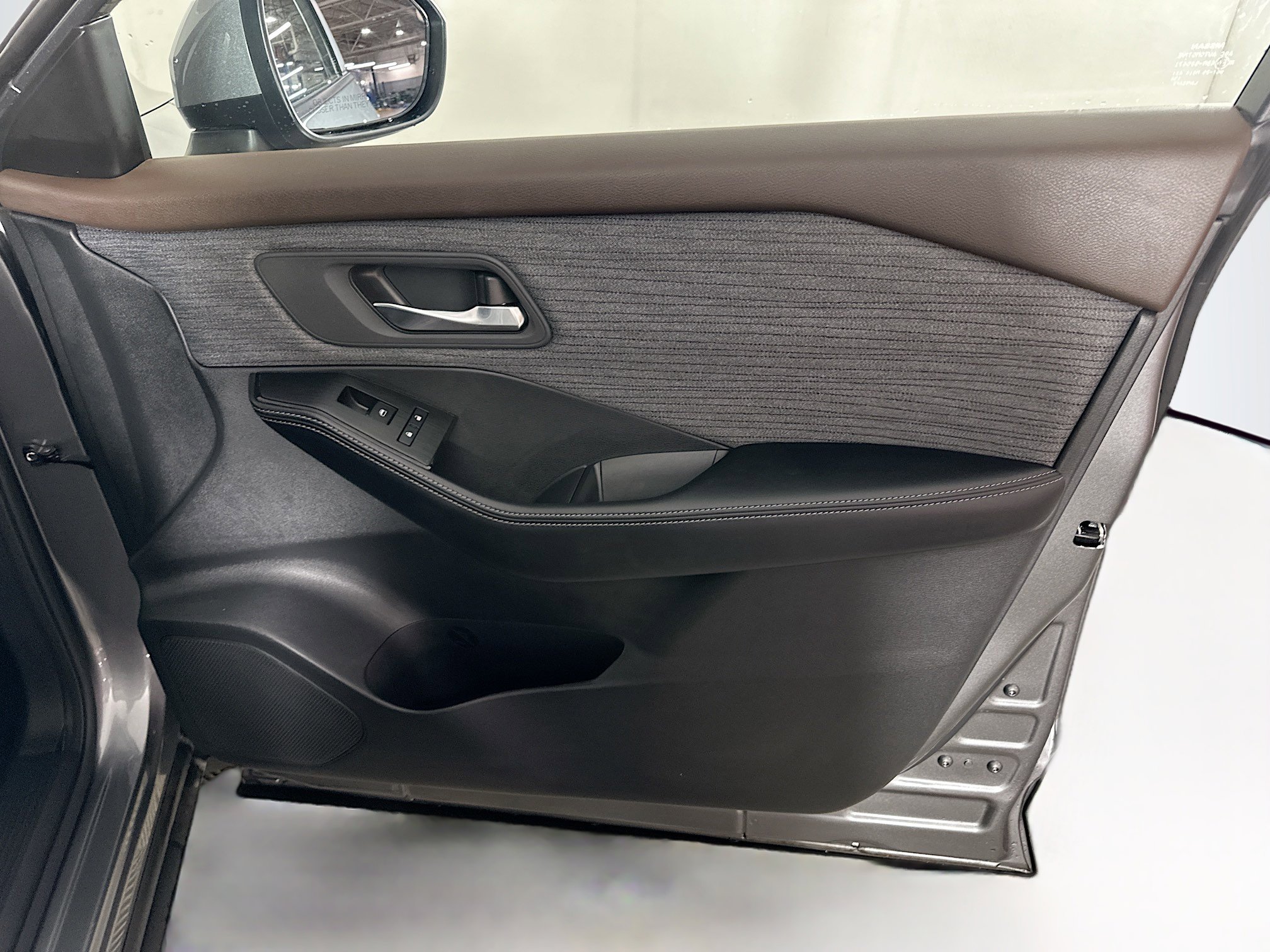 Used 2023 Nissan Rogue SV image 31