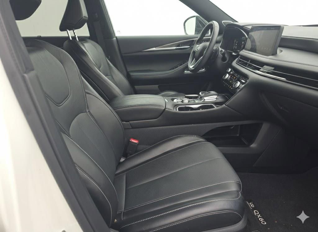 Used 2025 INFINITI QX60 Luxe w/ Black Edition image 19