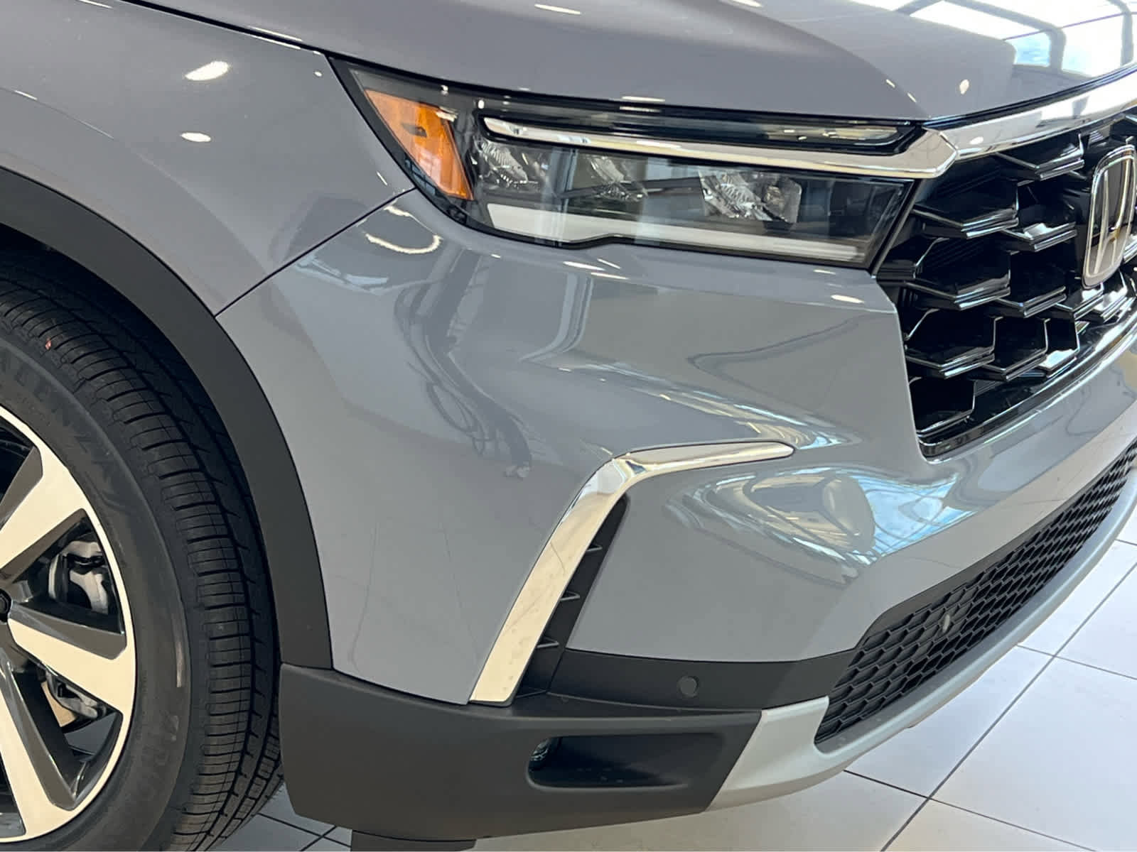 New 2025 Honda Pilot Touring image 2