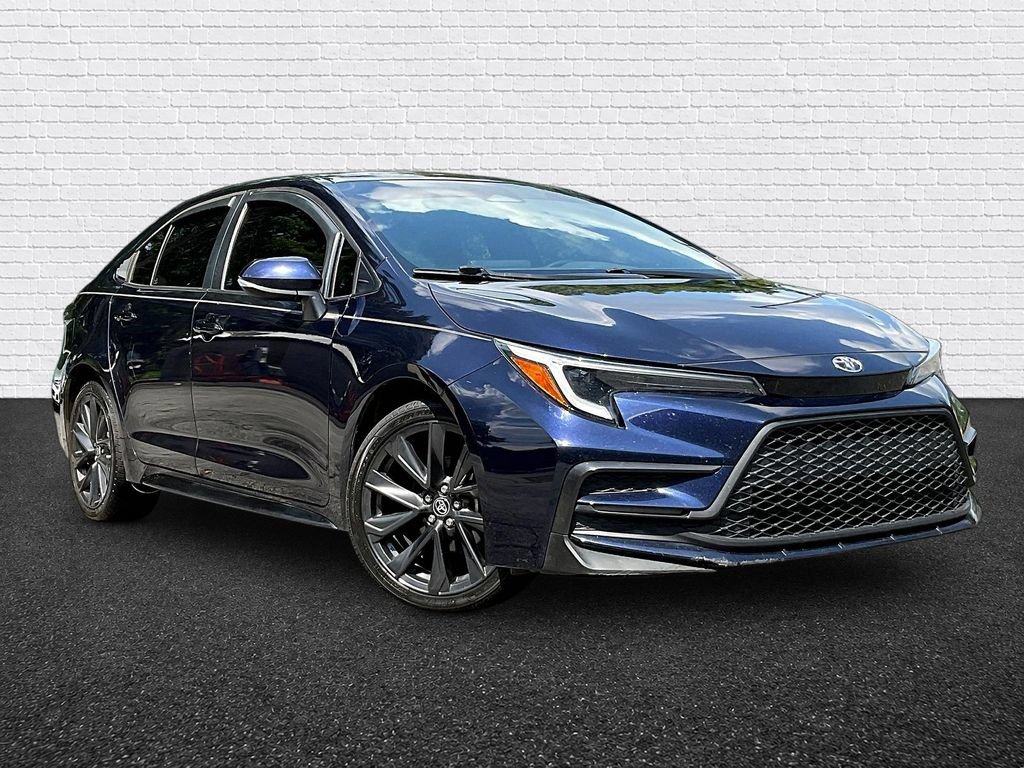 Used 2023 Toyota Corolla SE FWD image 3