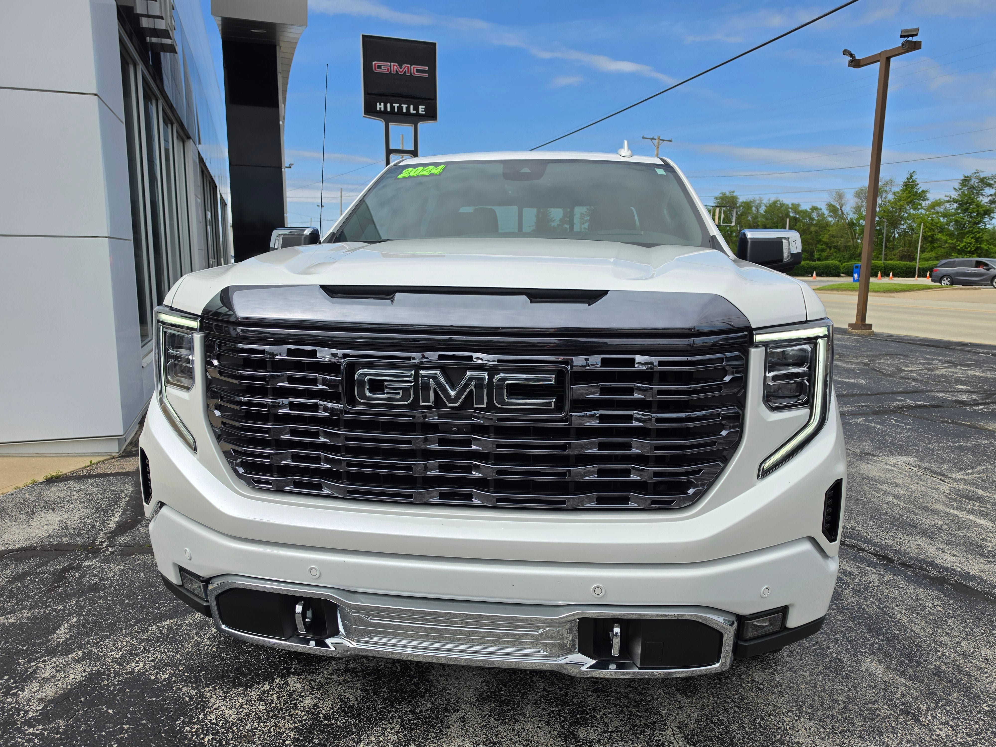 Used 2024 GMC Sierra 1500 Denali Ultimate AWD/4WD image 2