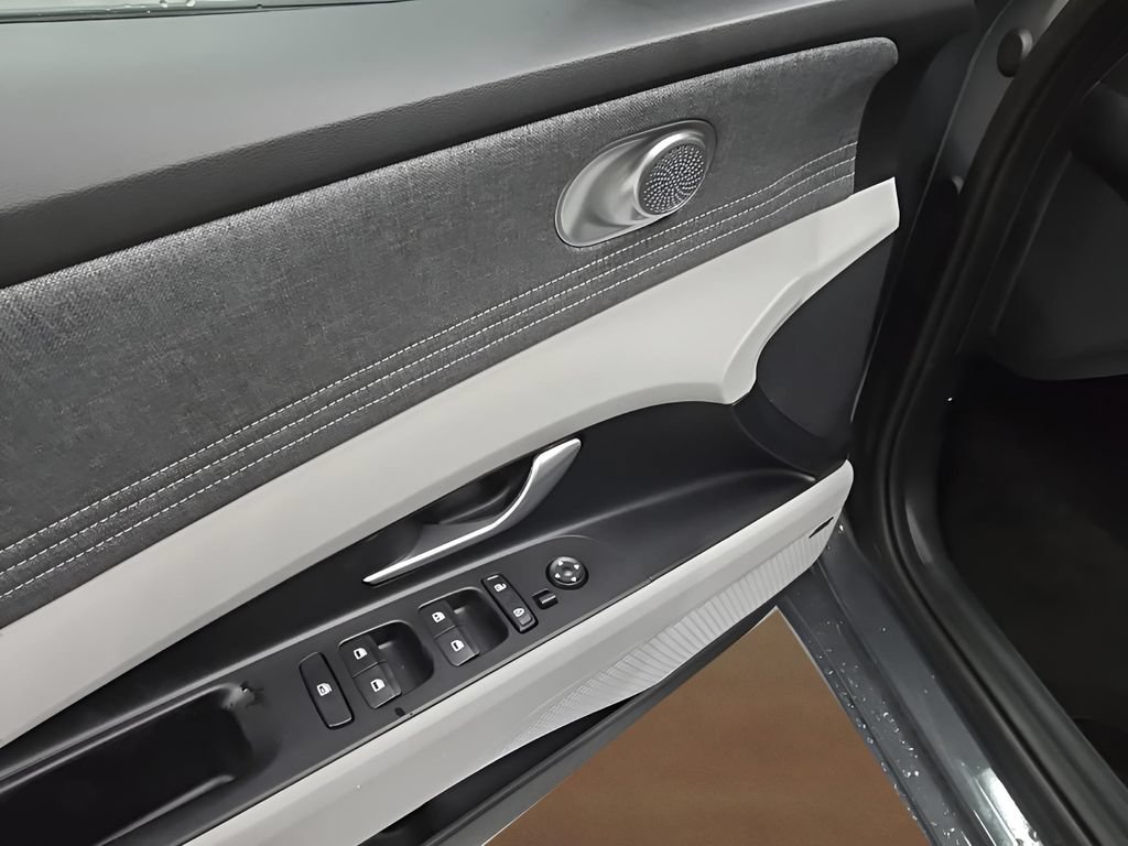 New 2026 Hyundai Elantra Limited FWD image 10