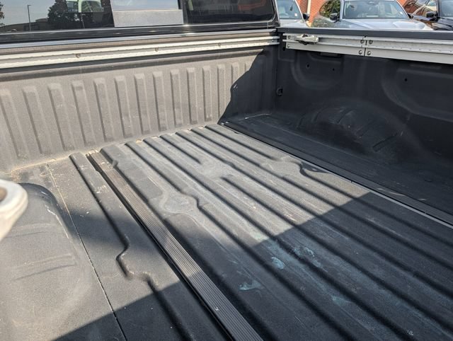 Used 2020 Nissan Titan SV w/ SV Convenience Package RWD image 9