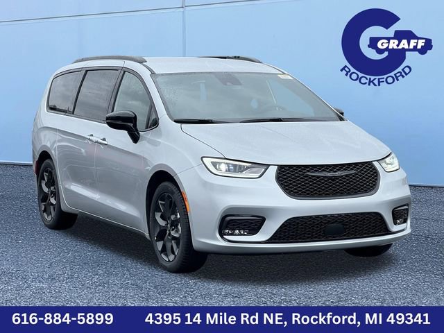 New 2026 Chrysler Pacifica Select w/ S Appearance Package