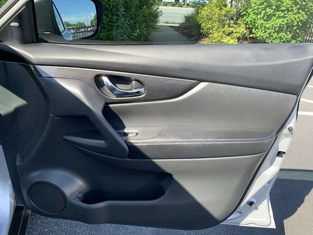 Used 2017 Nissan Rogue S FWD image 13
