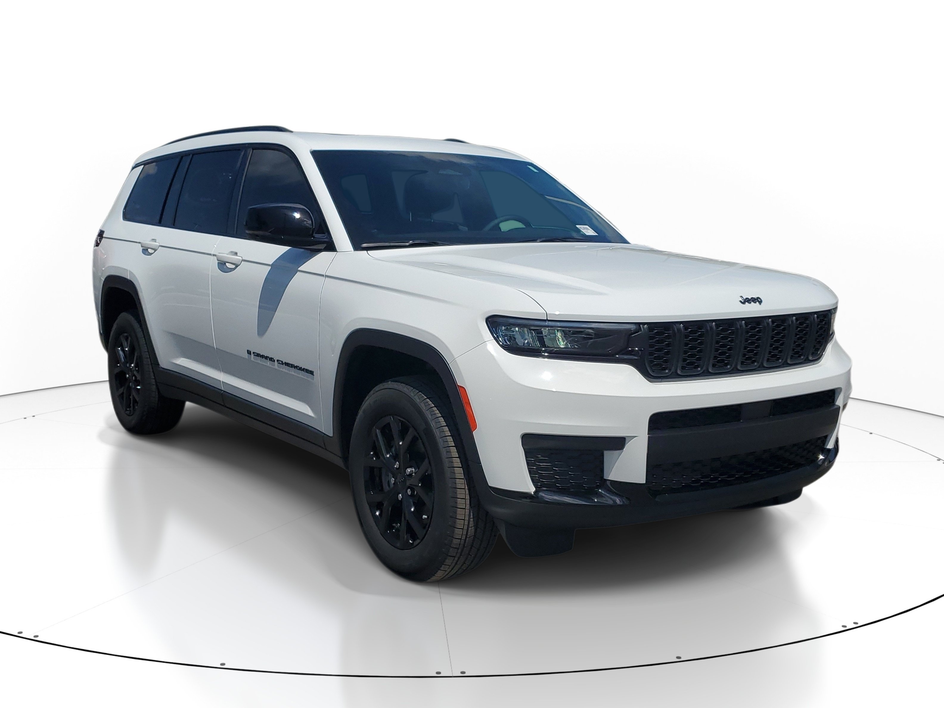 Used 2024 Jeep Grand Cherokee L Altitude RWD image 2