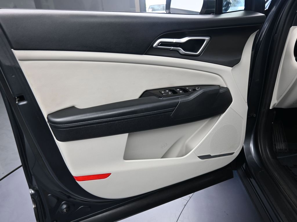Used 2024 Kia Sportage EX image 16