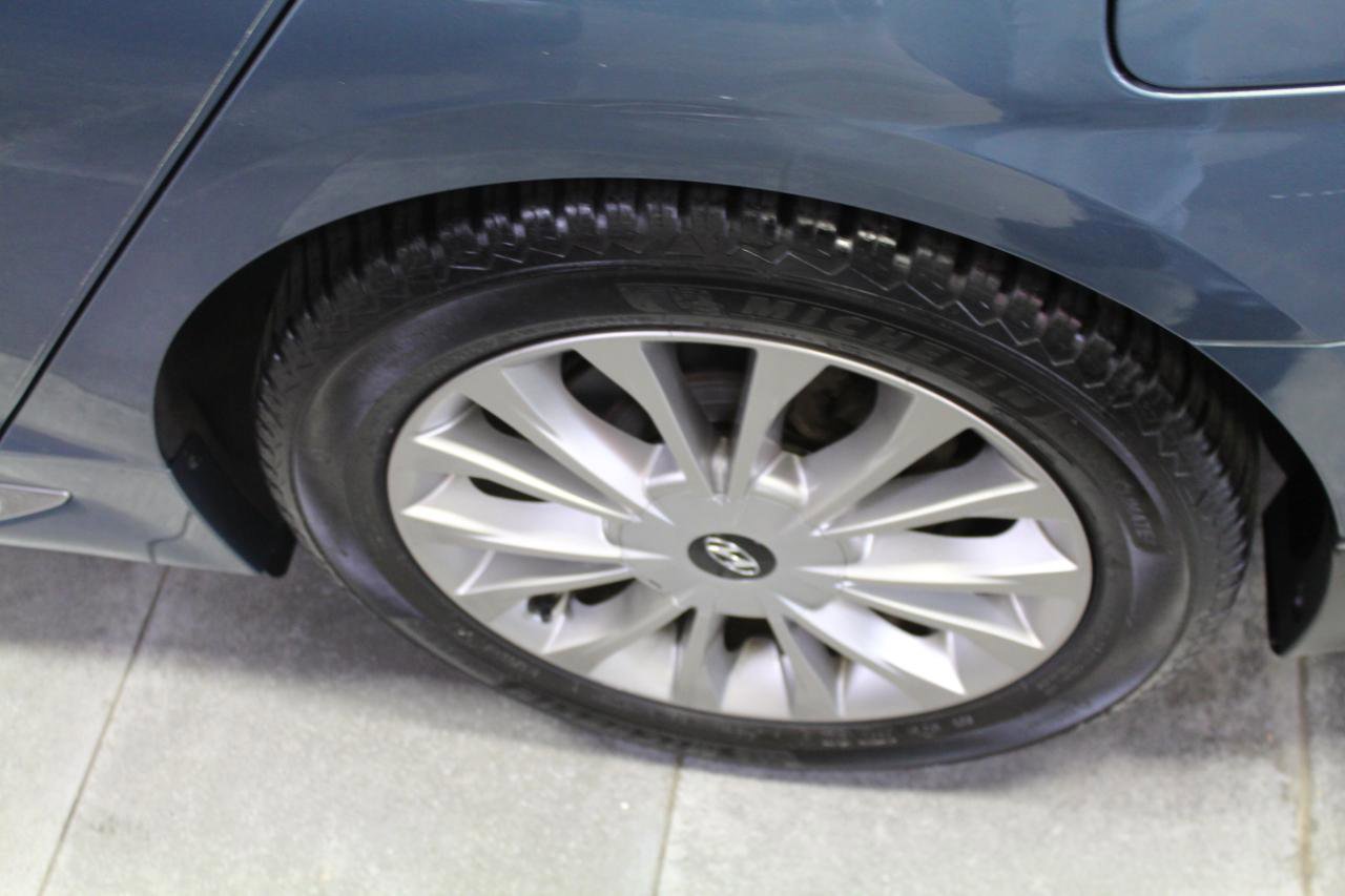 Used 2015 Hyundai Sonata Limited w/ Option Group 06 FWD image 33