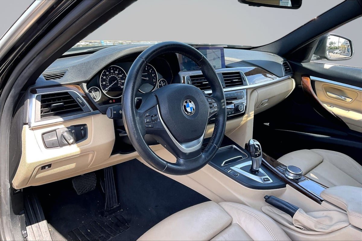 Used 2018 BMW 330e w/ Convenience Package RWD image 14