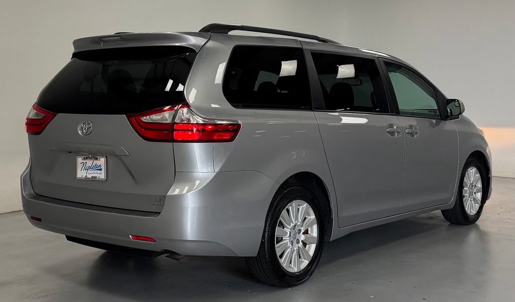 Used 2015 Toyota Sienna LE AWD/4WD image 3