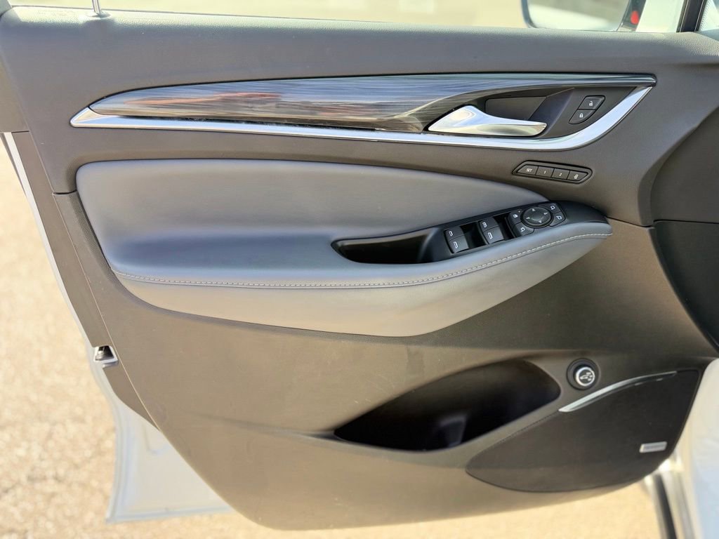 Used 2024 Buick Enclave Premium image 11