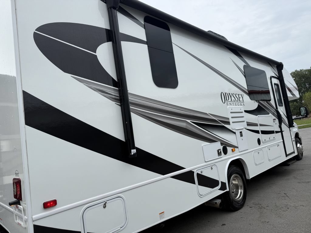 Used 2023 Ford E-450 and Econoline 450 Super Duty w/ Motorhome Prep Package RWD image 13