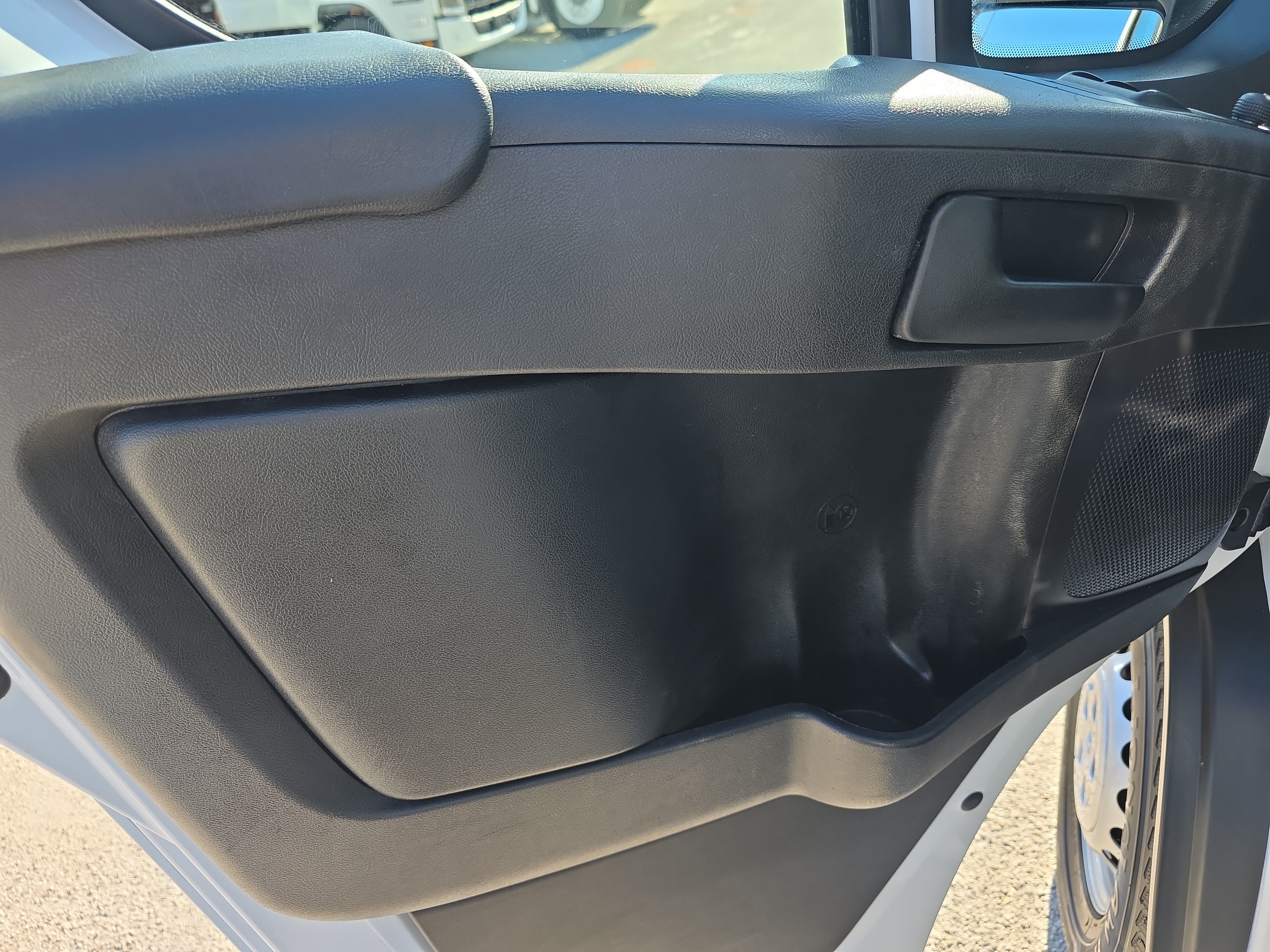 Used 2025 RAM ProMaster 2500 w/ Convenience Group FWD image 18