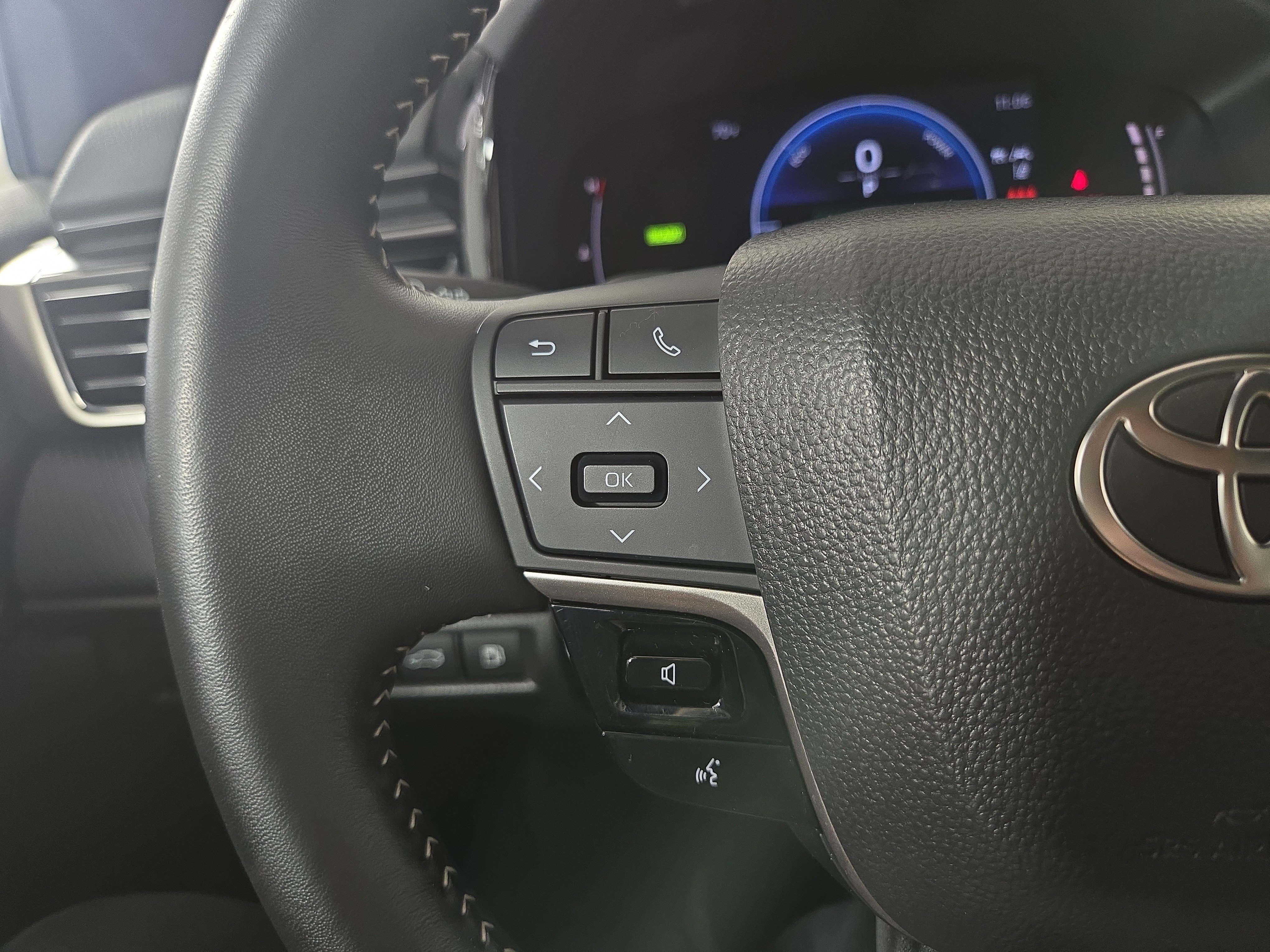Used 2025 Toyota Camry SE FWD image 15