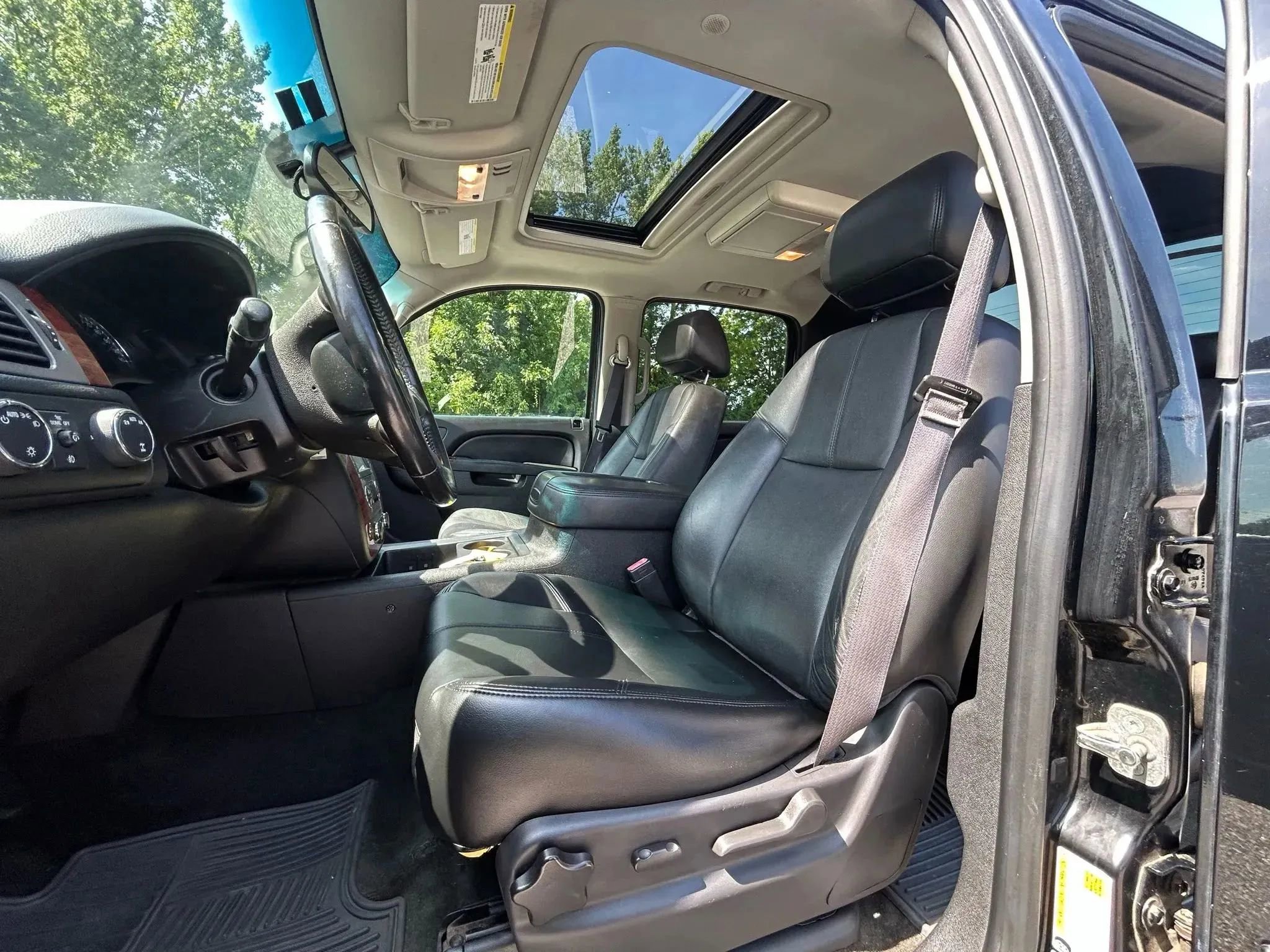 Used 2013 Chevrolet Avalanche LT AWD/4WD image 28