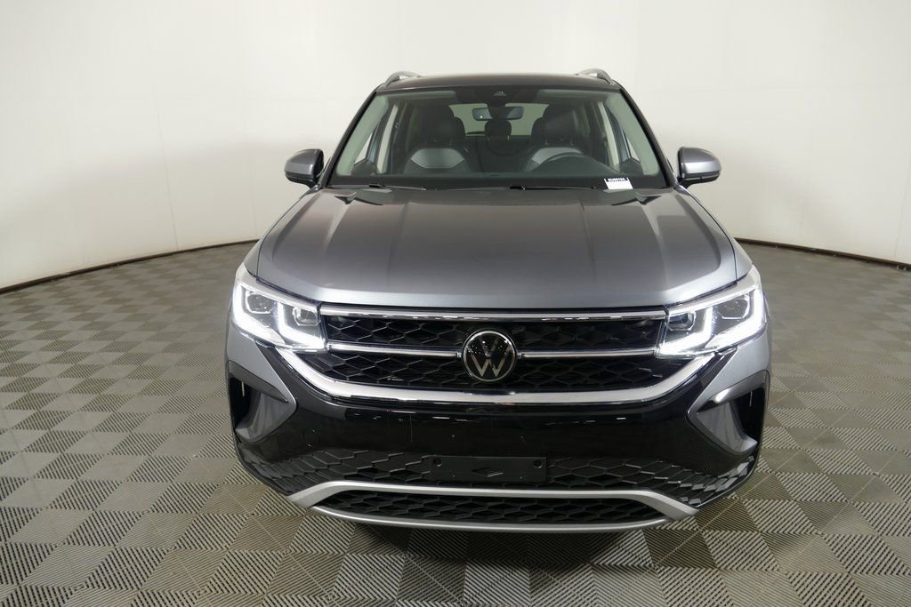 Used 2024 Volkswagen Taos SEL image 8
