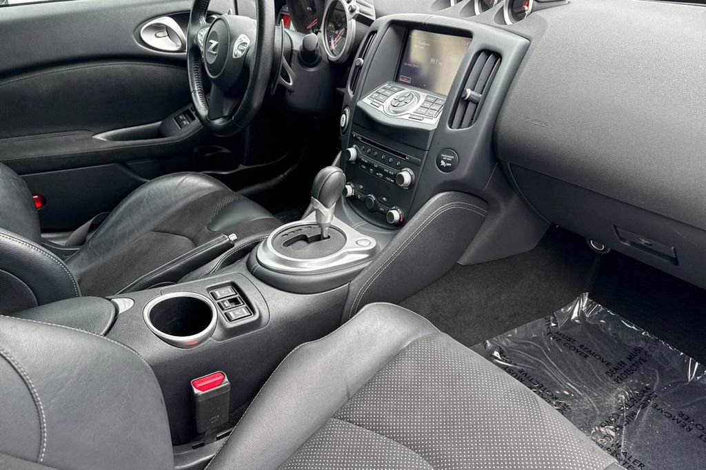 Used 2020 Nissan 370Z Touring Sport RWD image 12
