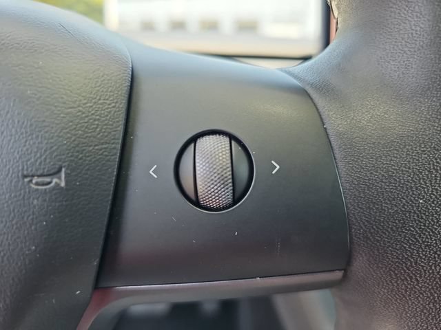 Used 2021 Tesla Model Y Long Range AWD/4WD image 13