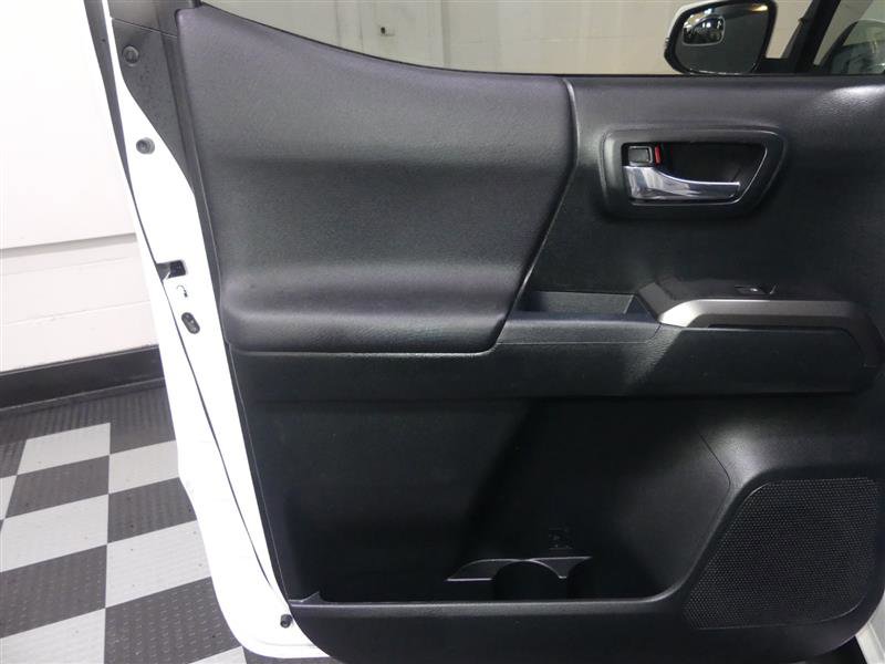 Used 2017 Toyota Tacoma TRD Off-Road w/ Tow Package image 21