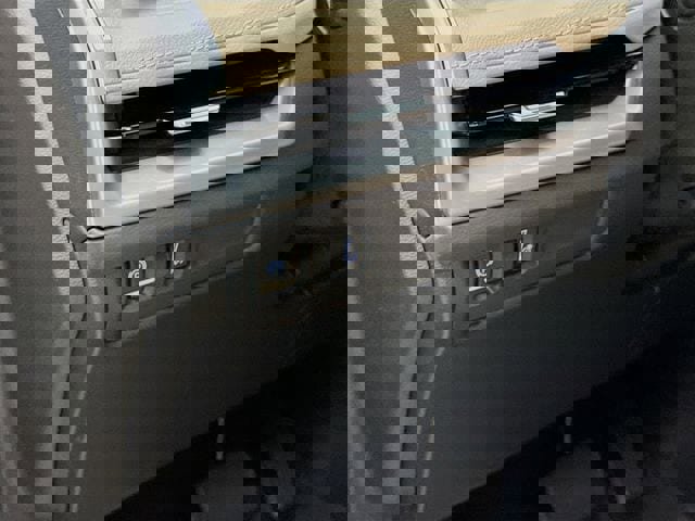 Used 2024 Cadillac XT4 Premium Luxury w/ Technology Package image 11