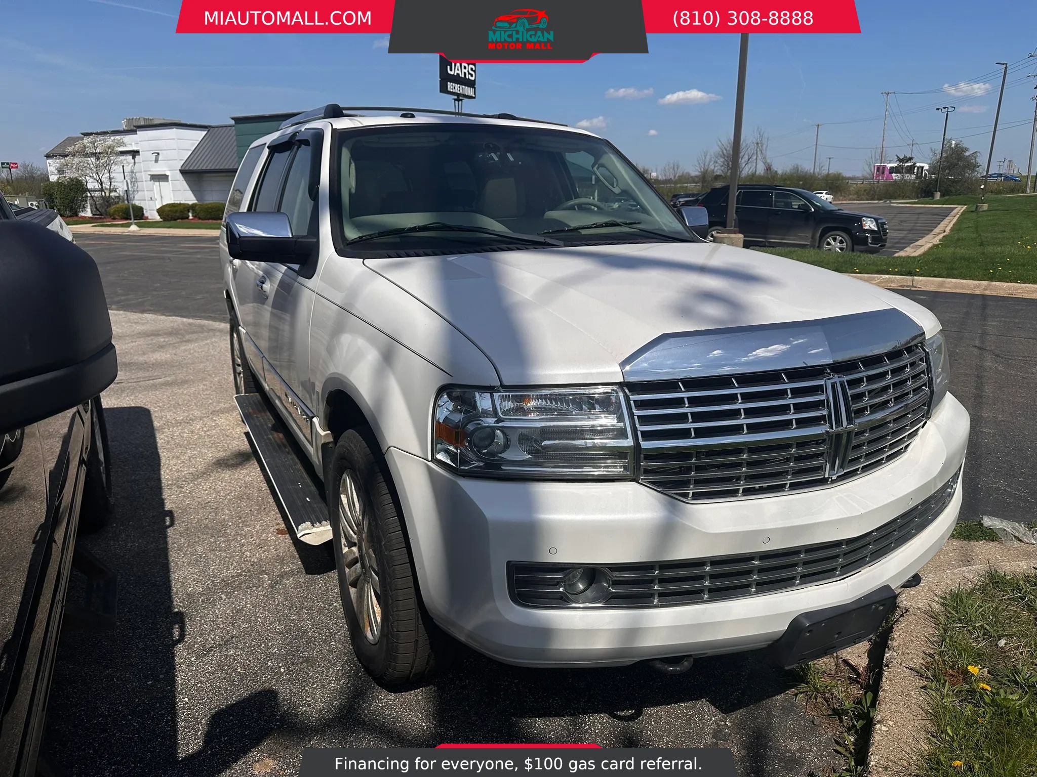 Used 2012 Lincoln Navigator 4WD image 3