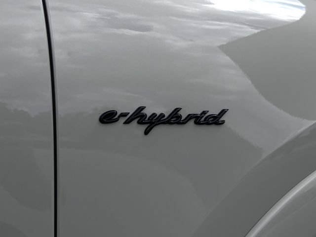 Certified 2022 Porsche Cayenne Turbo S AWD/4WD image 29